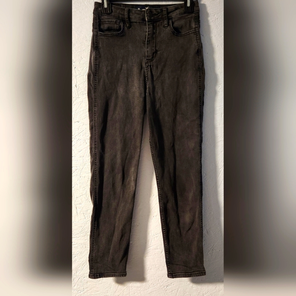 Hollister Black Wash Ultra High-Rise Mom Jeans - Juniors' Size 3R